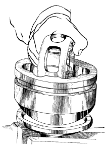 Рис. 3-82. Извлечение сепаратора в сборе с обоймой из корпуса шарнира.