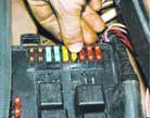 6. Проверьте провод, идущий от генератора к “плюсовой” клемме аккумуляторной